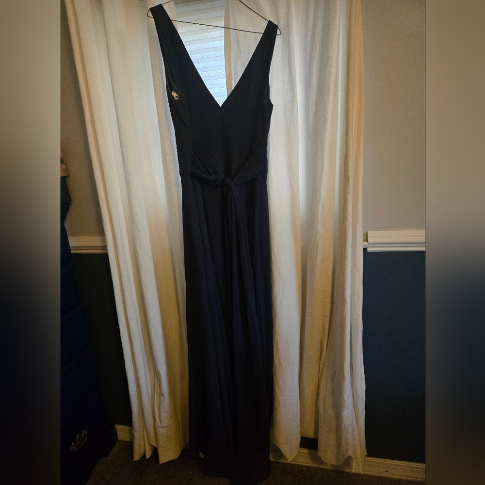 David's Bridal Black V-Neck Sleeveless Prom/Bridezmaid Gown
